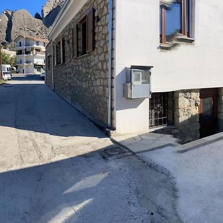 Mikraki Apartment Калампака Екстериор снимка